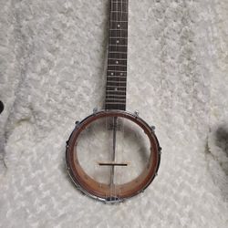 Luna BanjoleleI