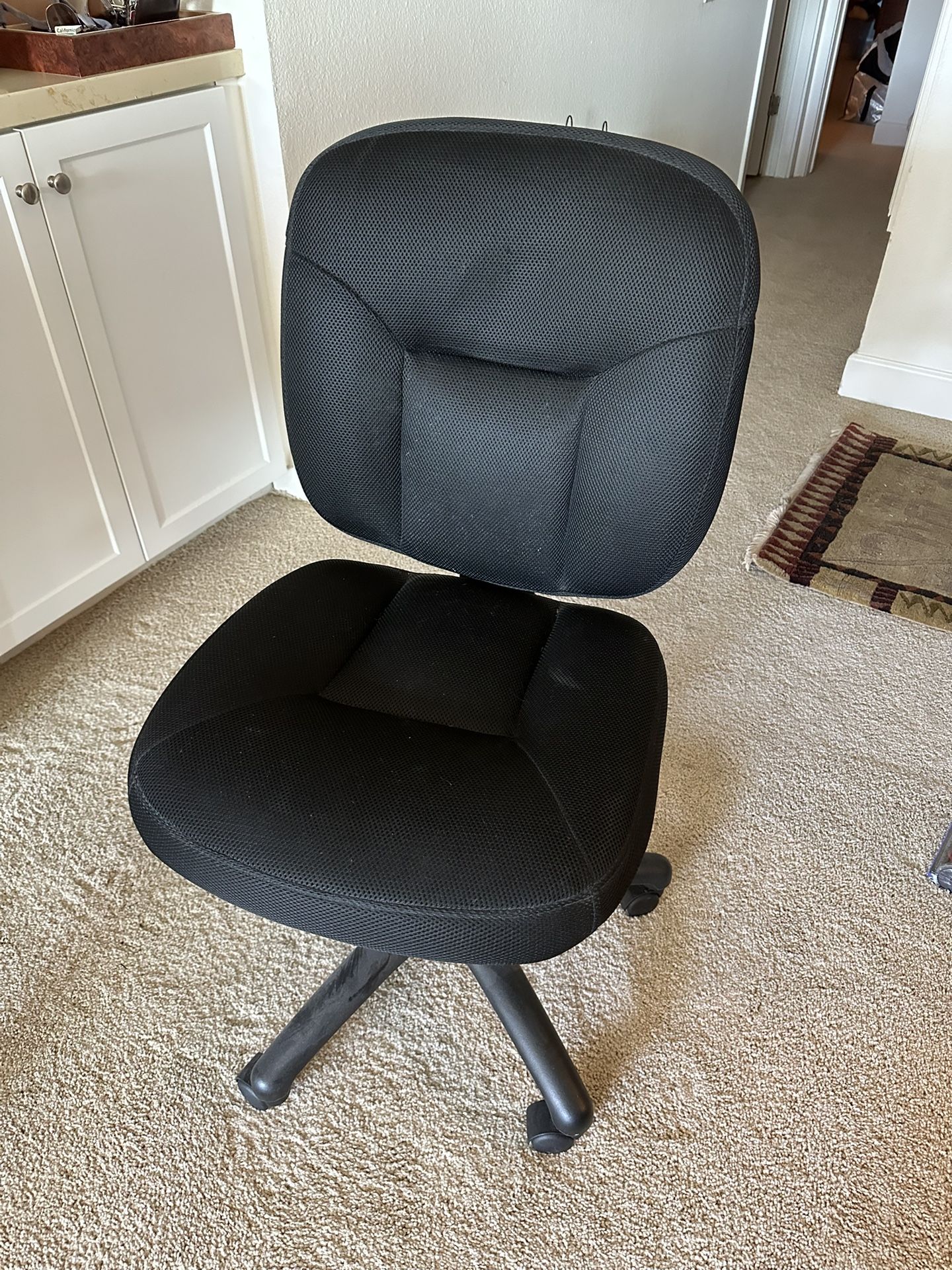 Low-Back Armless Office Desk Chair