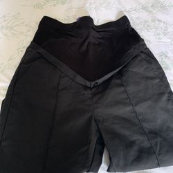 Maternity clothes - Size Small