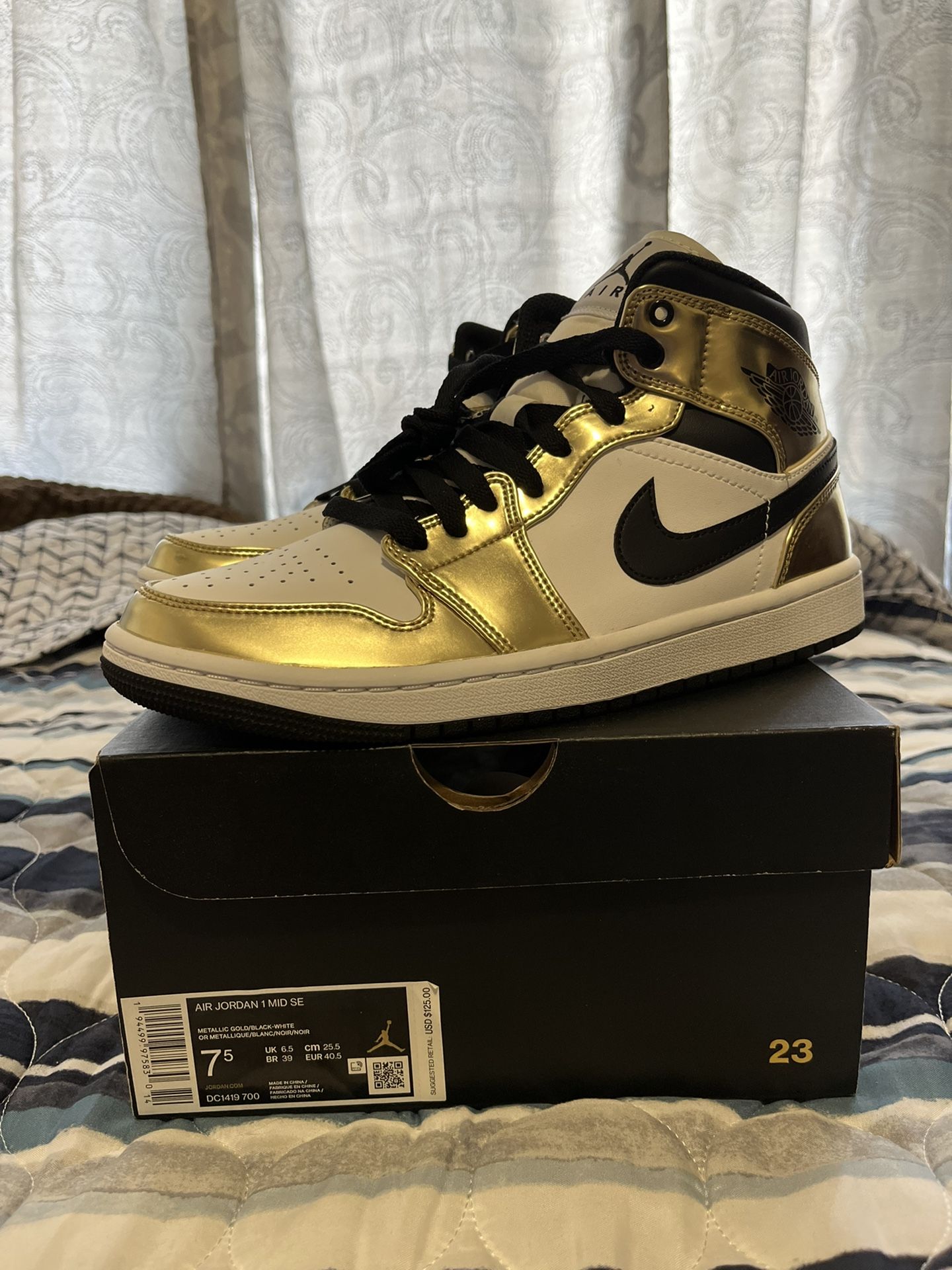 Jordan Mid Gold Size 7Y
