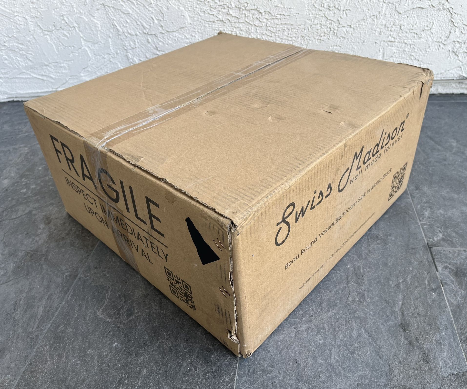 Swiss Madison Beau 16.5" Round Vessel Bathroom Sink in Matte Black