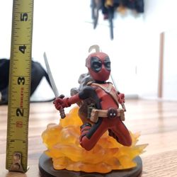 Deadpool Figure (Loot Box Exclusive)