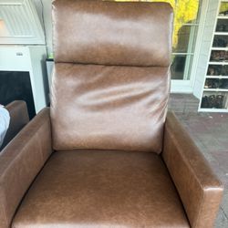 2 recliner chairs 