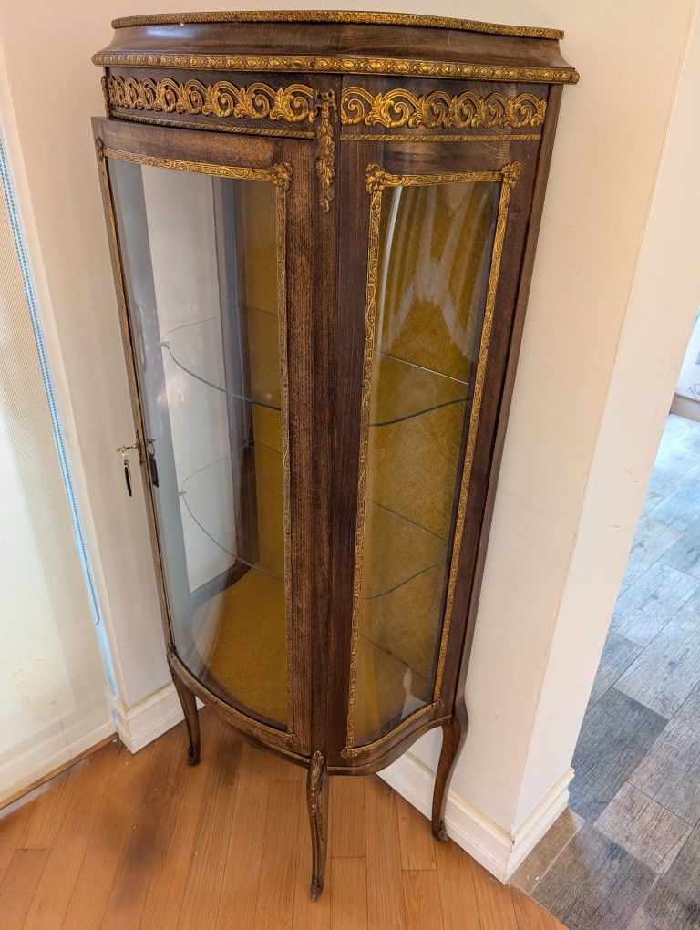 Beautiful French Provincial Display Cabinet. Two Glass Shelves. Lock With Key.