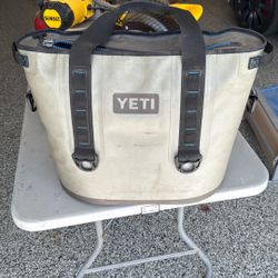 Yeti Cooler Hopper 30 1st Gen 