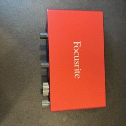 Scarlet 4i4 BRAND NEW 