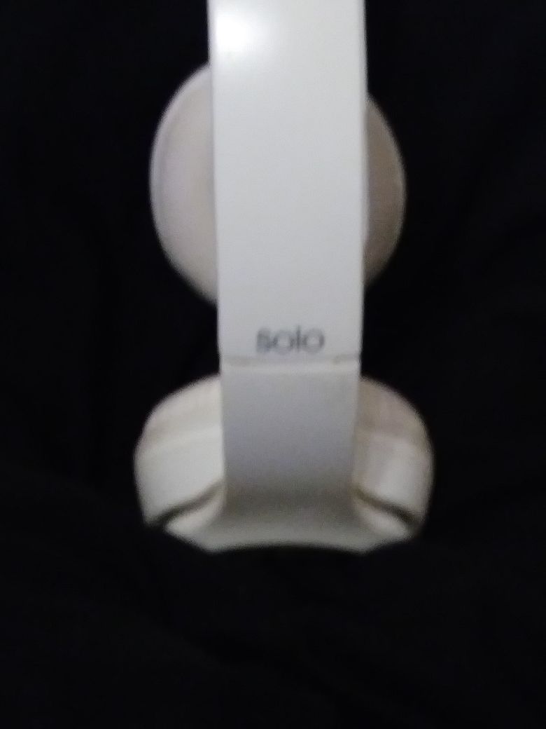 Beats by Dre Solo 3 Bluetooth, Wireless Glossy white