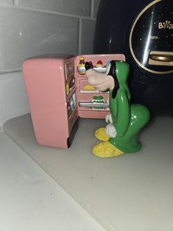 🤪 Goofy Salt & Pepper Shakers 