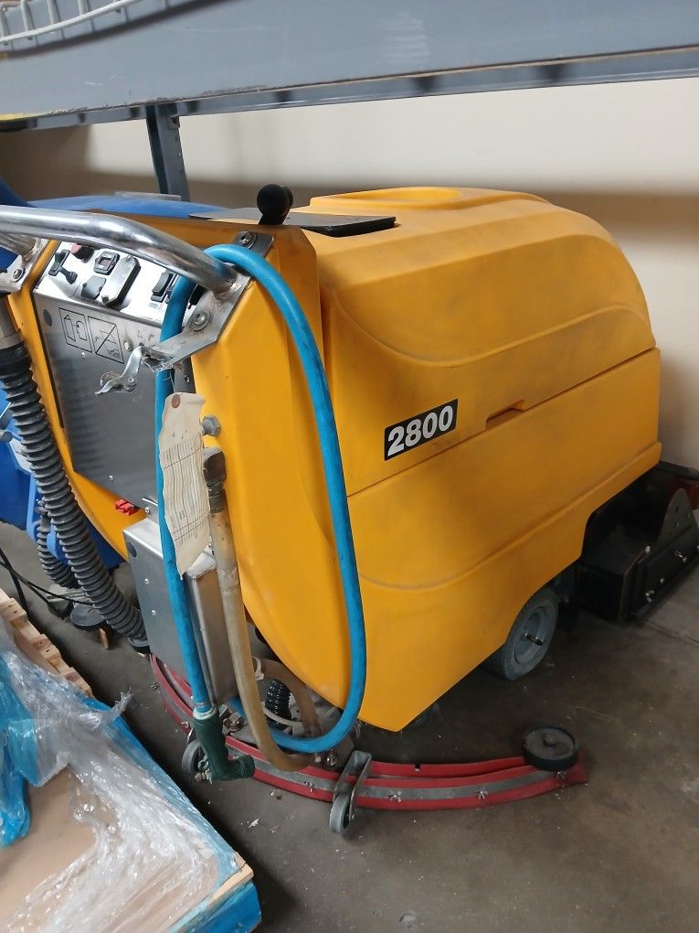 FLOOR SCRUBER MACHINE