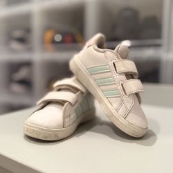 Adidas Shoes Size 6 Little Kids 