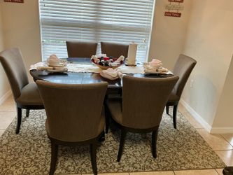 Table with 6 chairs