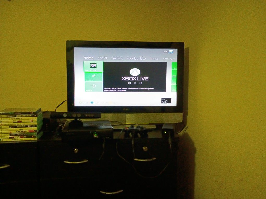 Xbox 360 Slim Basic Combo