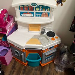 Little Tikes Play Kitchen