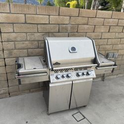 Napoleon Prestige PRO 500 Propane Grill with Infrared Rear and Side Burners and Rotisserie Kit