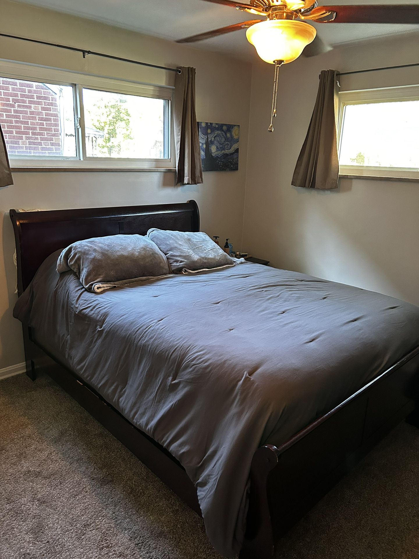 Queen bed, nightstand and dresser - SET