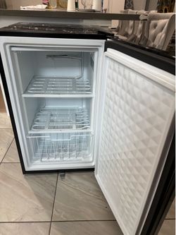 Midea freezer yes it’s only freezer