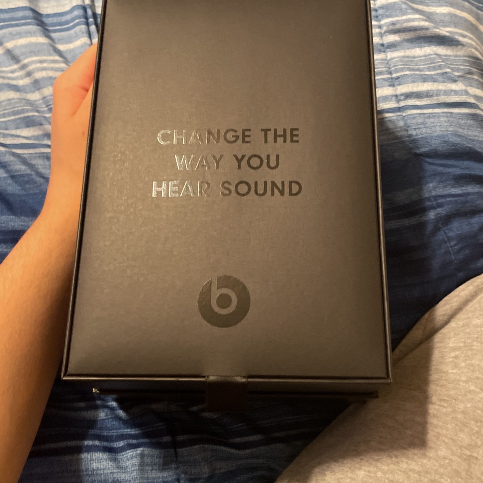 noise cancelling beats studio pro (retail $400) asking for $250