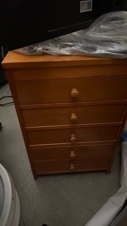 Wooden 5-Drawer Dresser