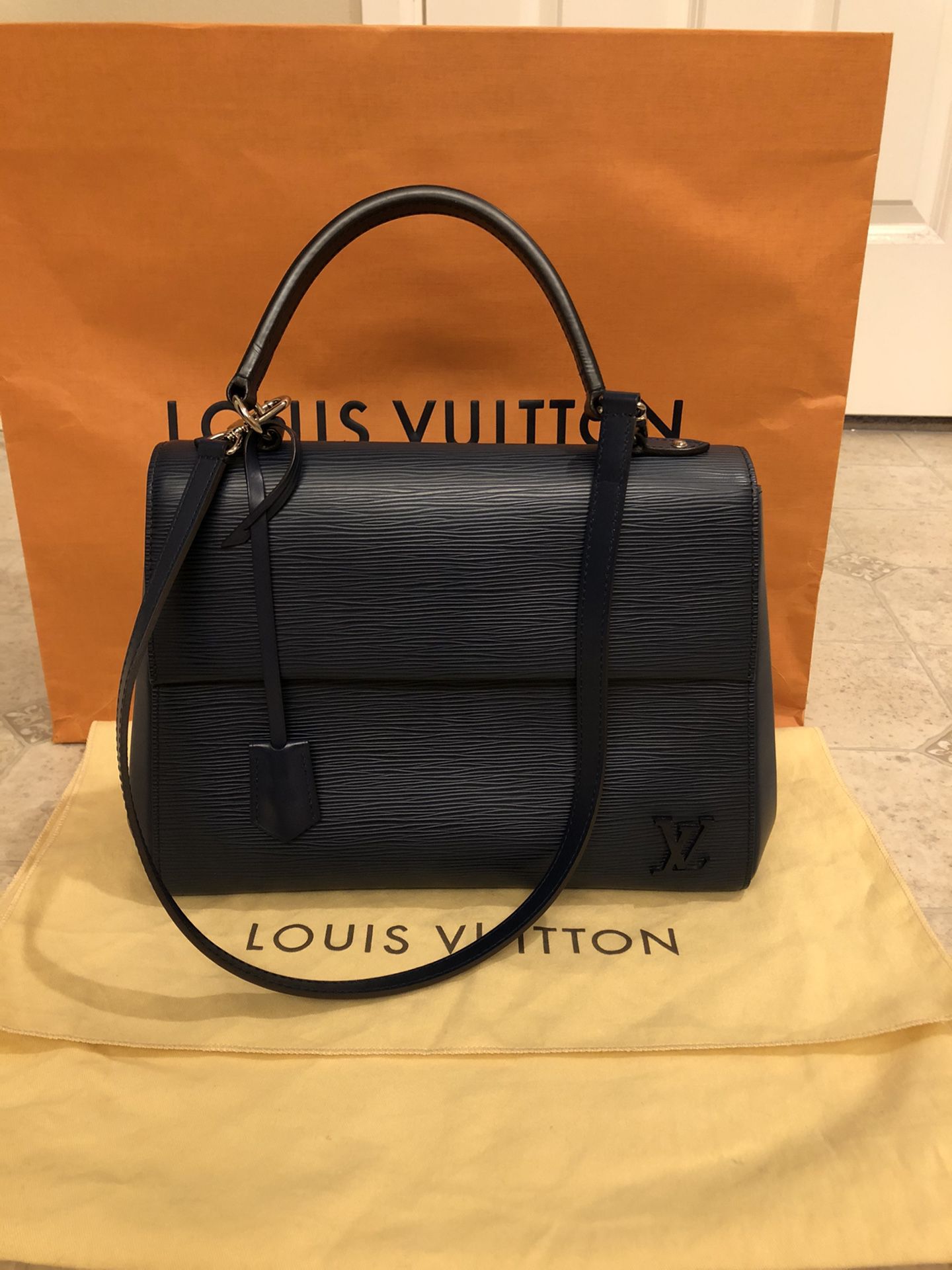 Authentic Louis Vuitton Cluny BB. Perfect Condition Like New 99% No Signs Of Wear.