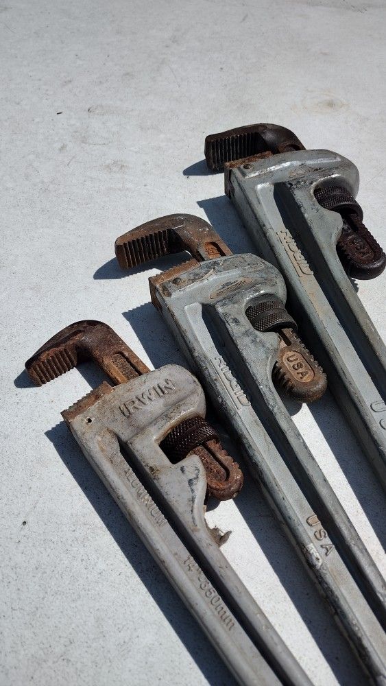 Rigid pipe wrenches