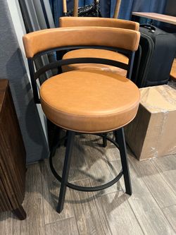2 bar stools