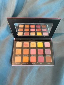 M 15-Shade Eyeshadow Palette