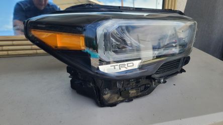 2020 - 2023 TOYOTA TACOMA TRD RIGHT HEADLIGHT PASSENGER SIDE FULL LED GENUINE USED OEM.  G1