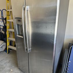 GE Profile Refrigerator - side by side 22.1 cu ft