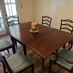 Vintage Dining Room Table and chairs