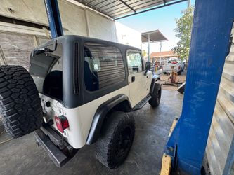 2000 Jeep Wrangler, 4 x 4 2000 Jeep Wrangler, 4 x 4