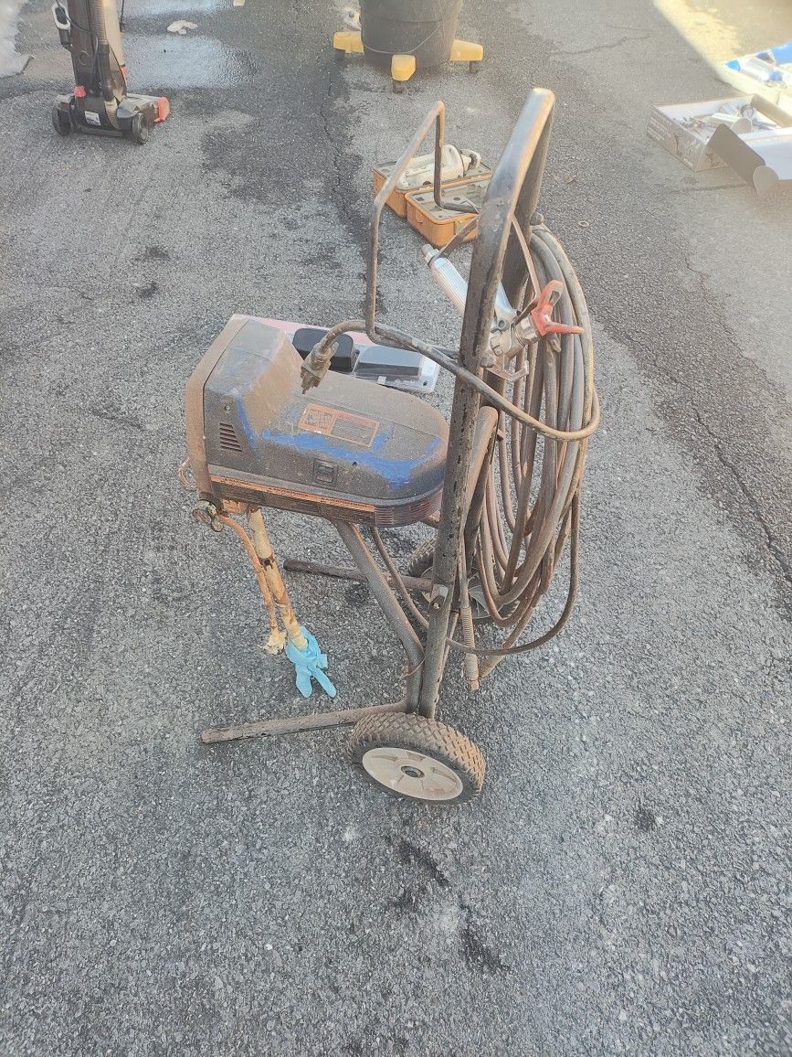 Airless Paint Sprayer.... Complete