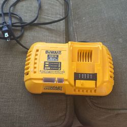Dewalt DCB118 Fast Charger With Cooling Fan