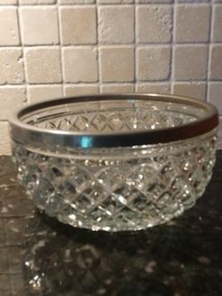 Lead crystal bowl with silver-plated edge
