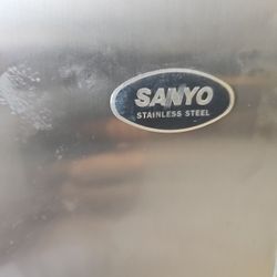 Sanyo Kegerator  For 1/2 Keg