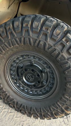 Humvee HMMWV military