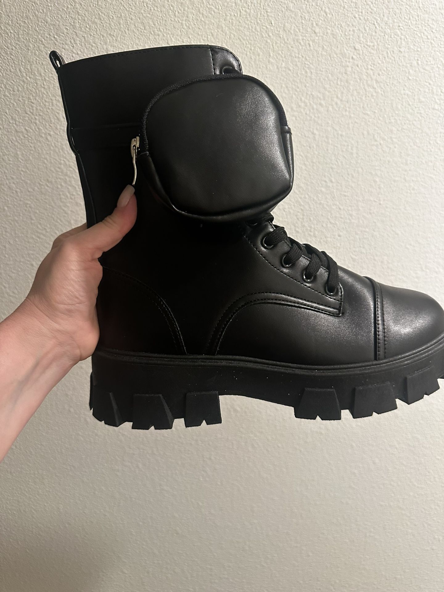 🔥 Cape Robbin Combat Boots with Pocket – Size 11 – Brand New! 🔥