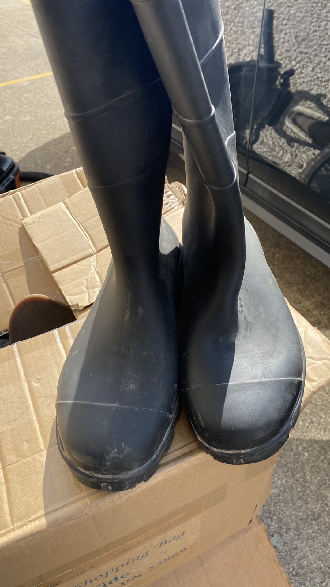 Men’s rain boots