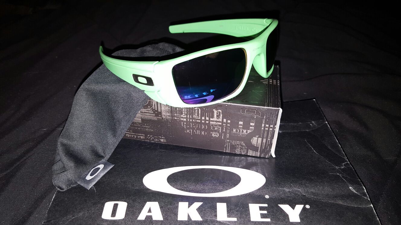Oakley fuel cell sunglasses. Lime green frame with blue iridium lens. Bag included