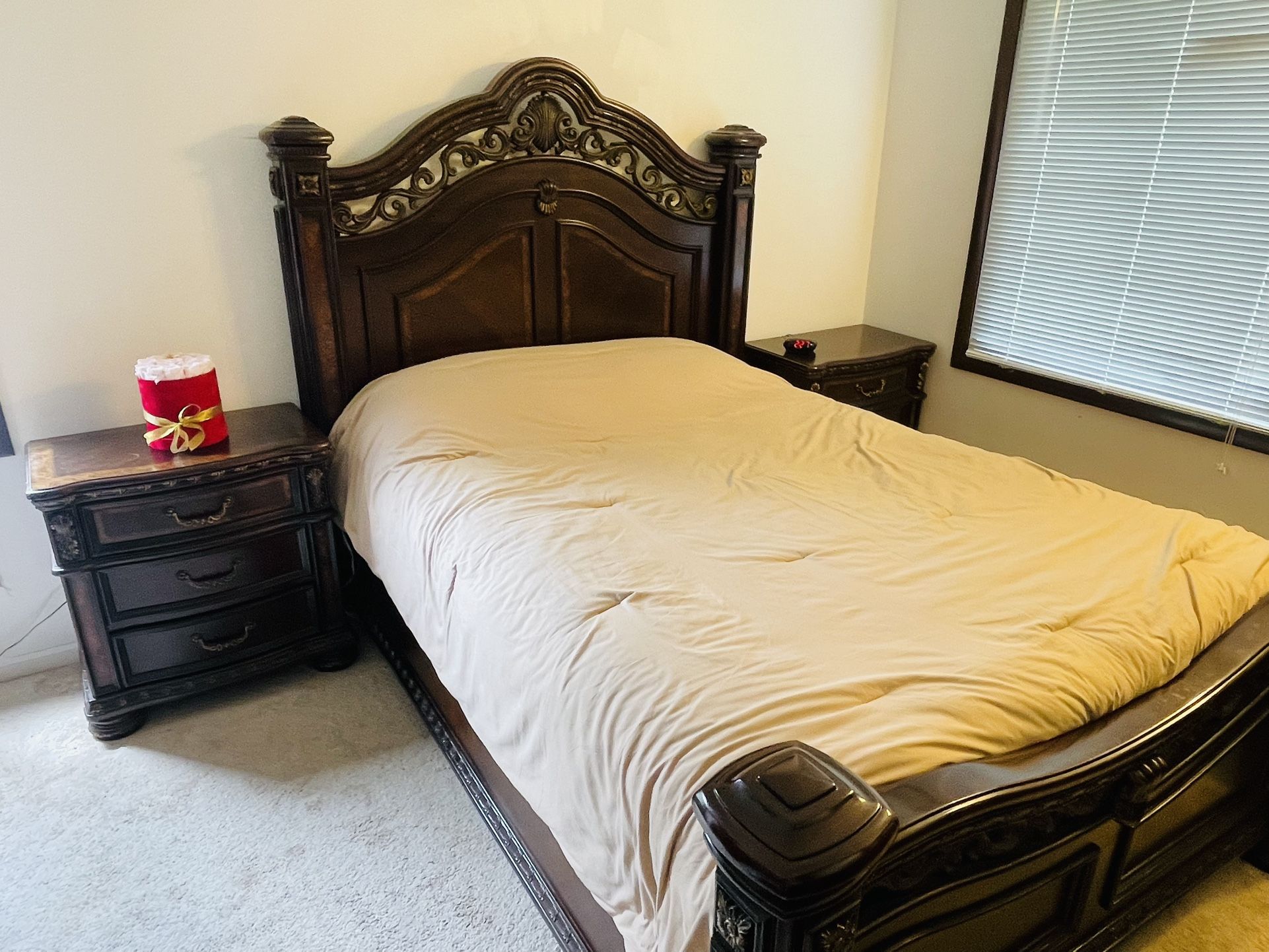 Beautiful wooden queen size bedroom set