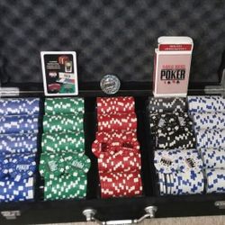 Rare World Series of Poker chipset in wooden box