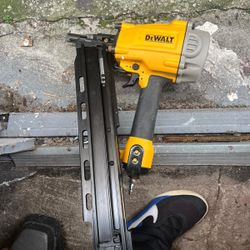 DEWALT DWF83PL clavadora neumática
