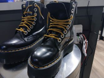 Dock Marten Platform Black Boots