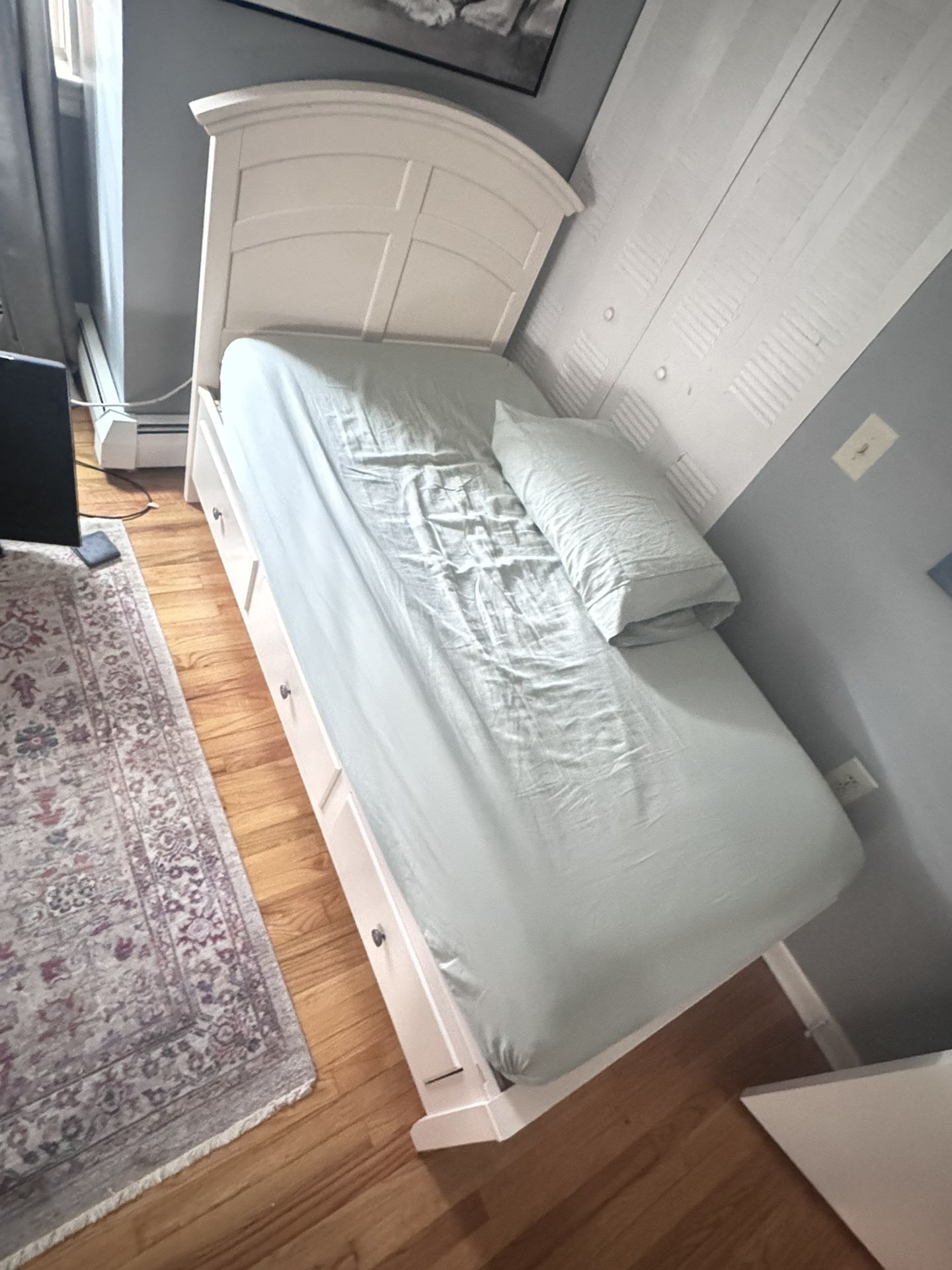 TWIN  MEMORY FOAM MATTRESS/BED FRAME