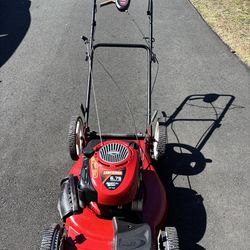 Craftsman 22” self propelled lawn mower, NEEDS TLC