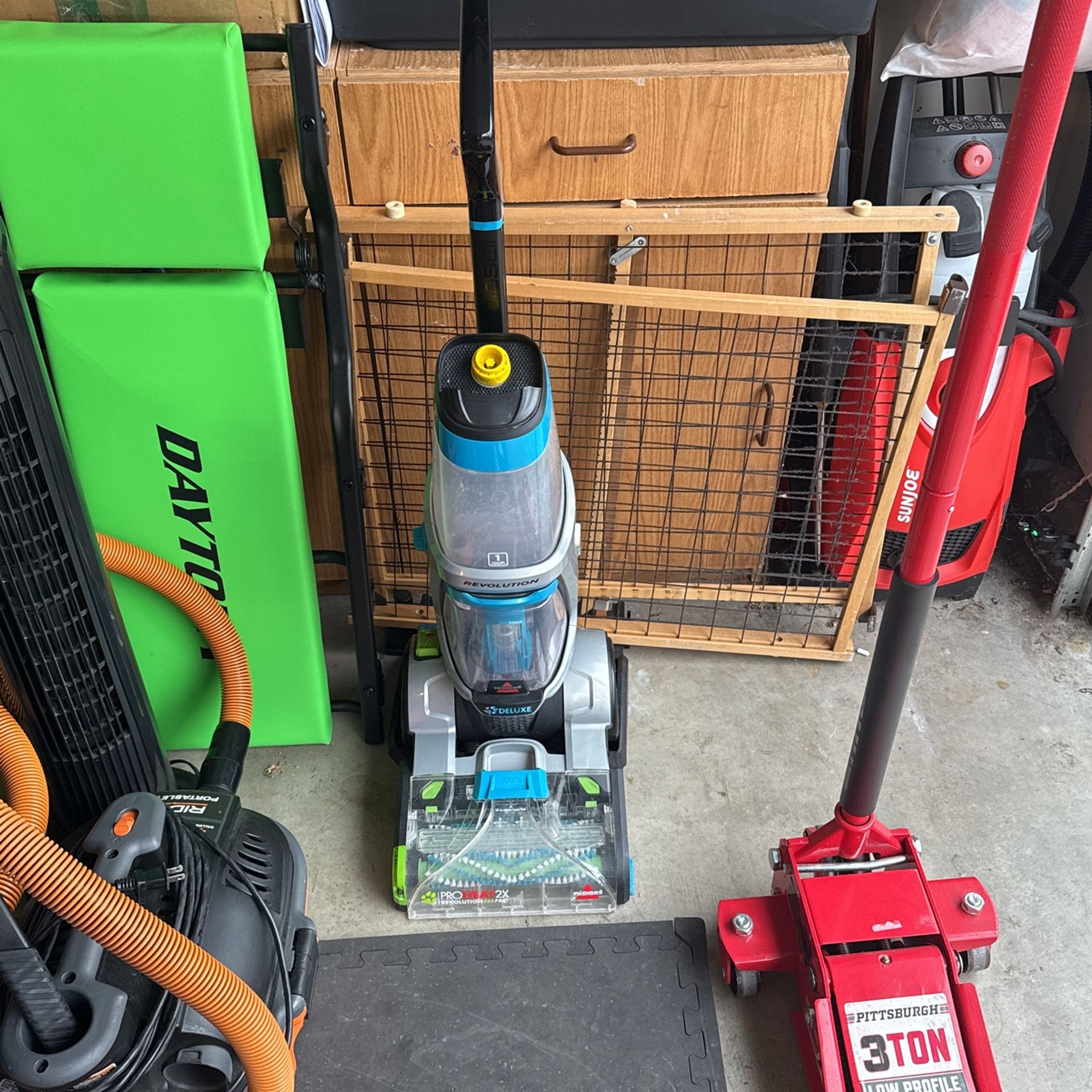 Bissell carpet Cleaner deluxe