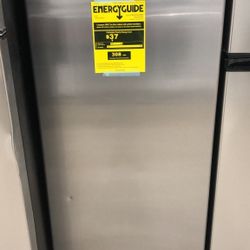Frigidaire EFRF694 6.5 cu. ft. Upright Freezer F9J 8