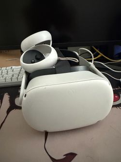 Oculus quest 2 with battery head strap