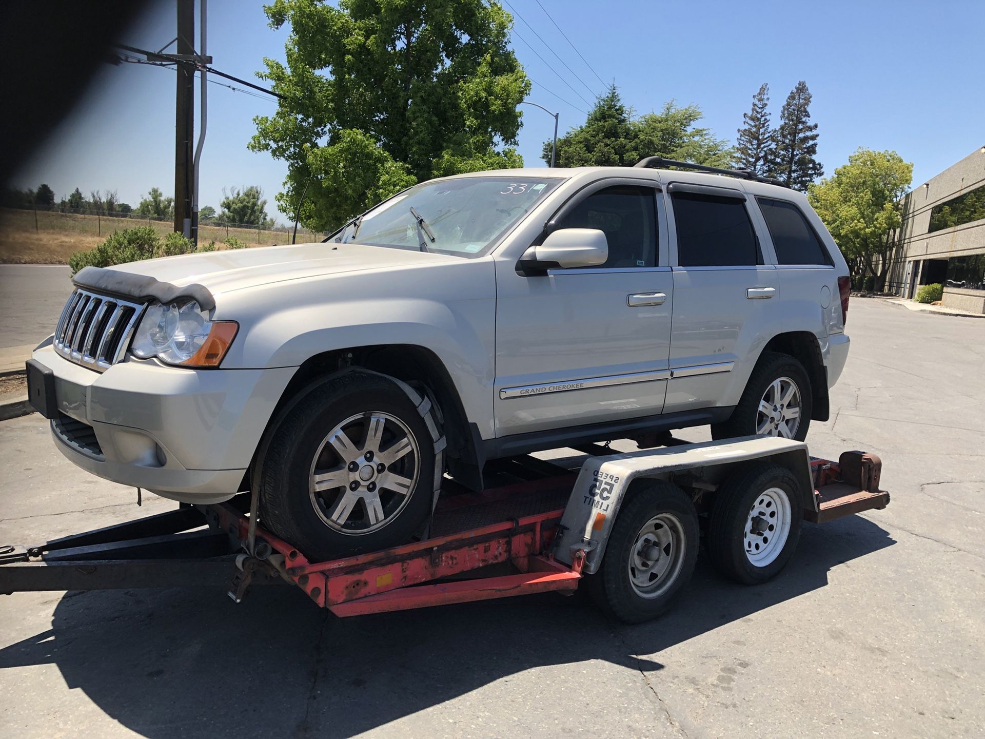 Parting out Jeep Grand Cherokee