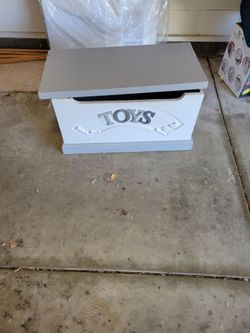 White Wooden Toy Box with Lid