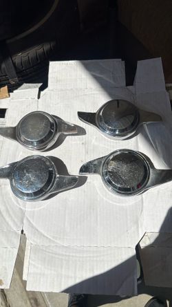 Set of two wings knckoffs